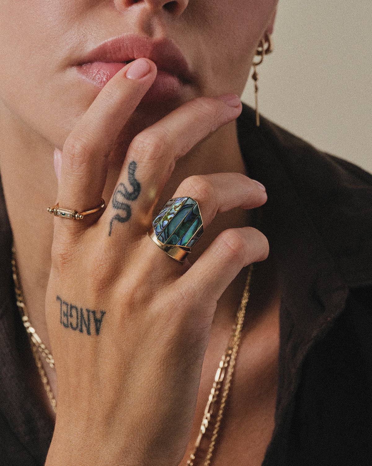 ピアス METIER　MOP Mini Trapezoid Stud METIER MOP Mini Trapezoid Stud