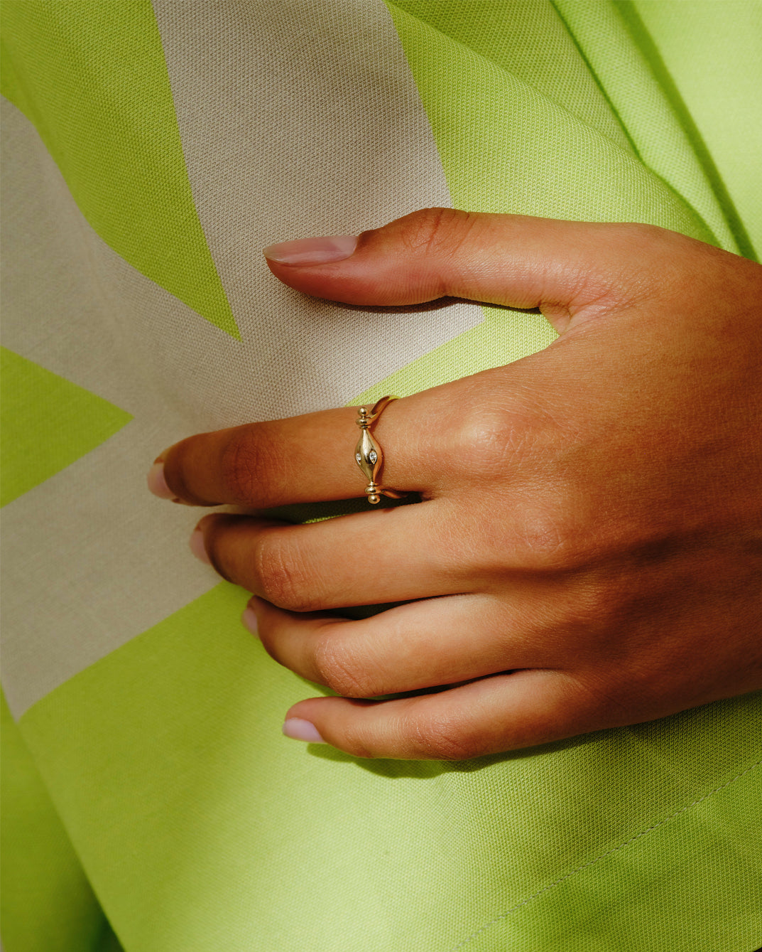 Mudra Ojo 5 Diamond Spinner Ring
