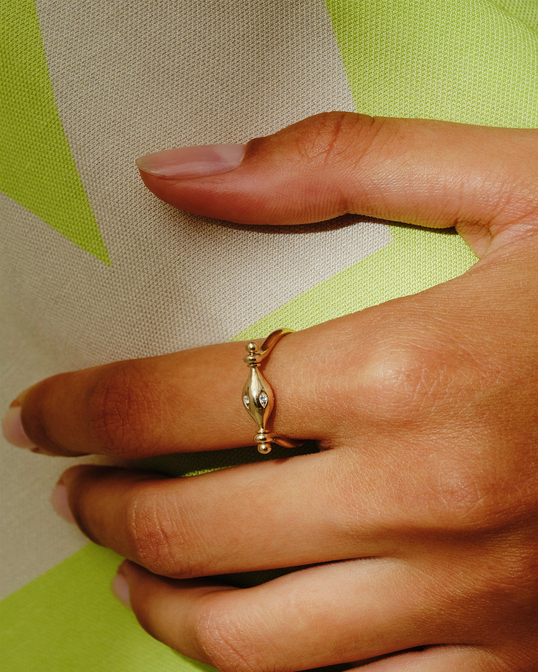 Mudra Ojo 5 Diamond Spinner Ring