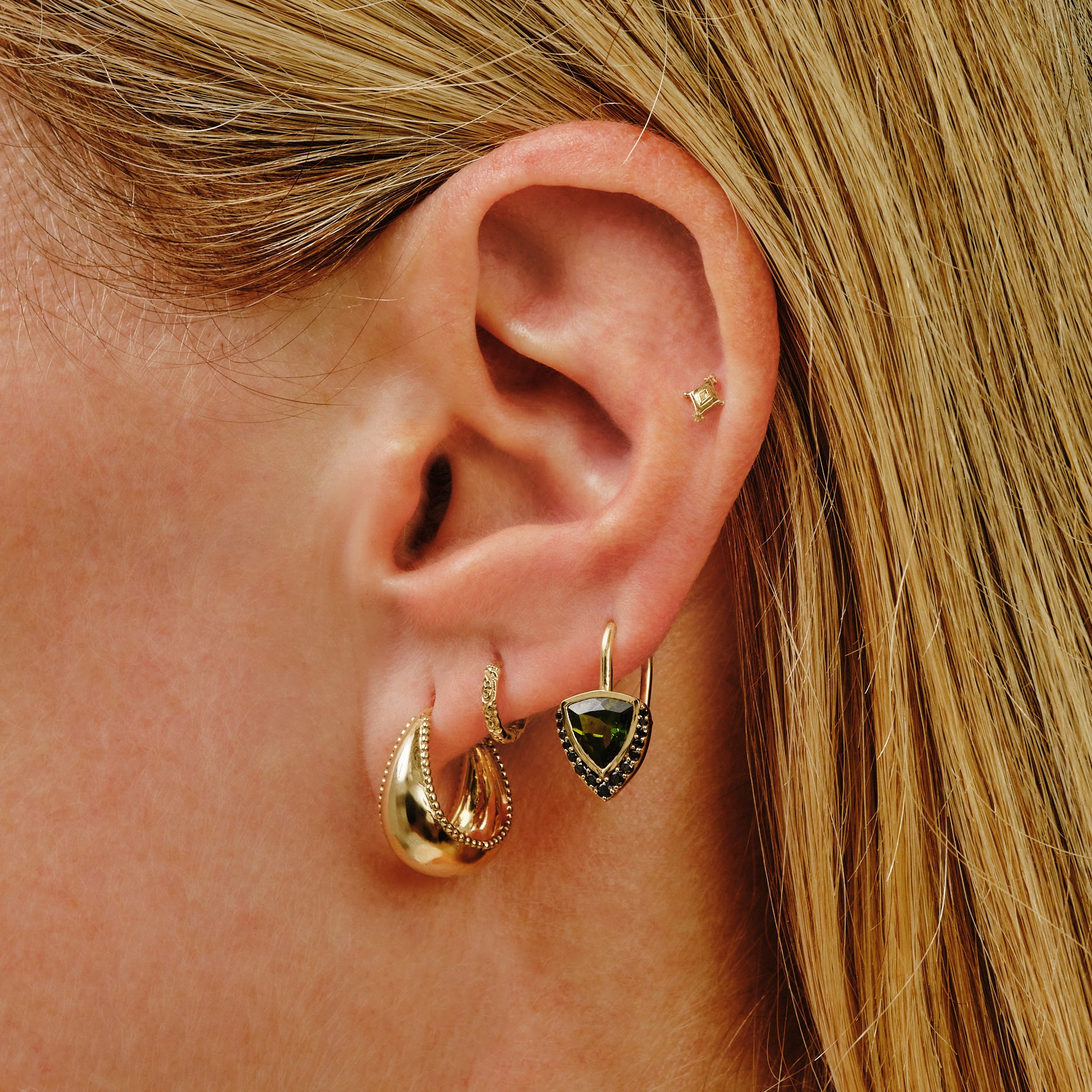 Dôme Milgrain Edge Grande Hoops
