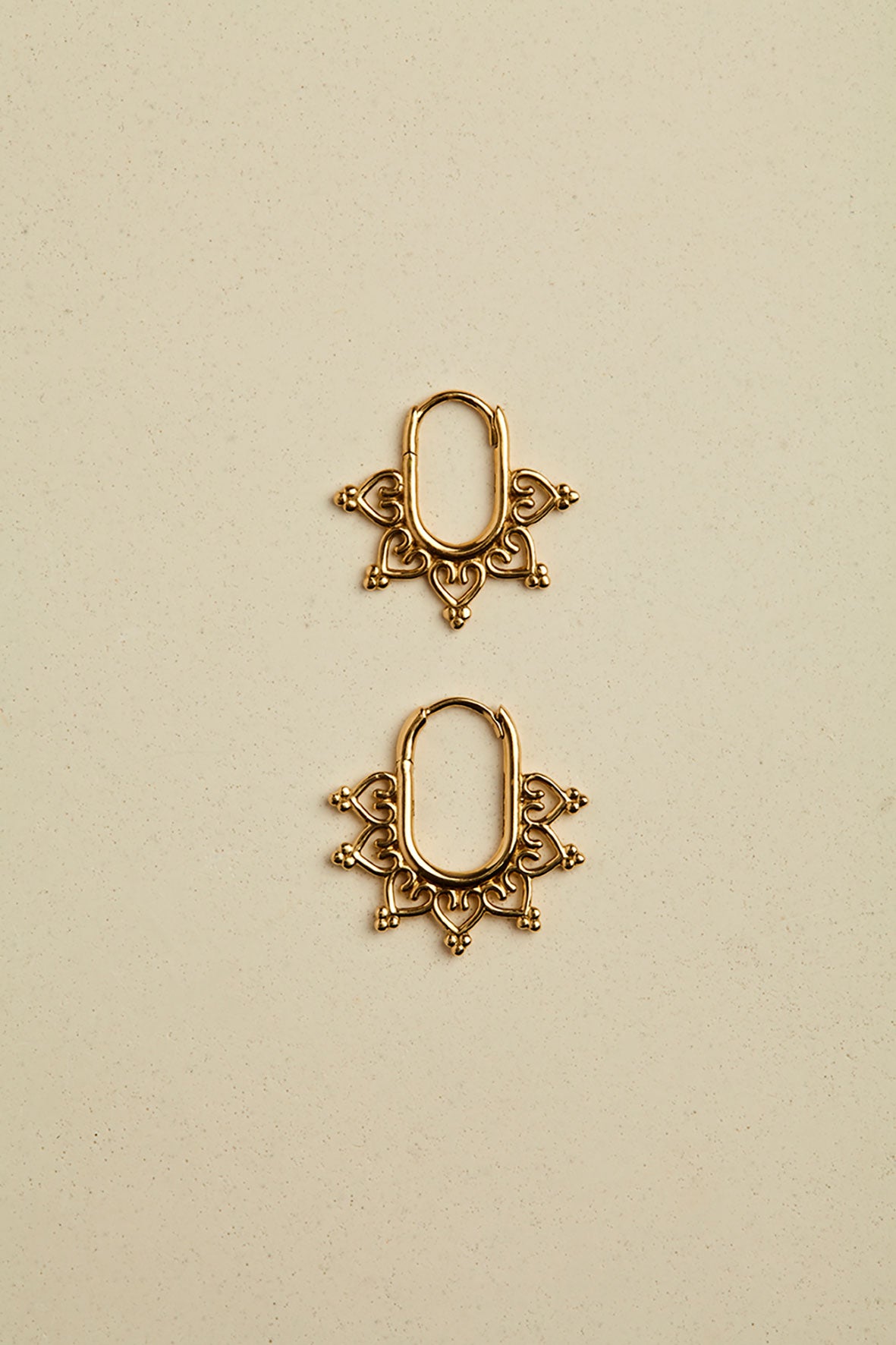 Dala Canelle Oval Clicker Hoop