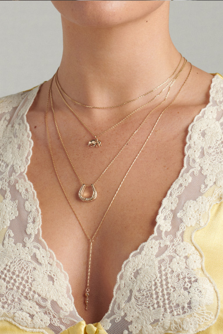 files/METIER-GOLD-LAYERING-NECKLACES-STORY.jpg
