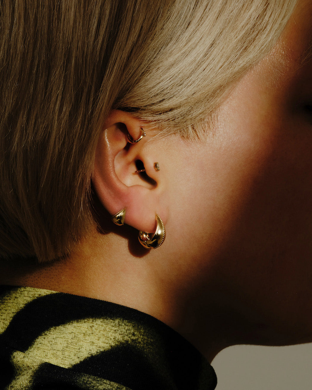 Dôme Milgrain Centred Huggie Hoop
