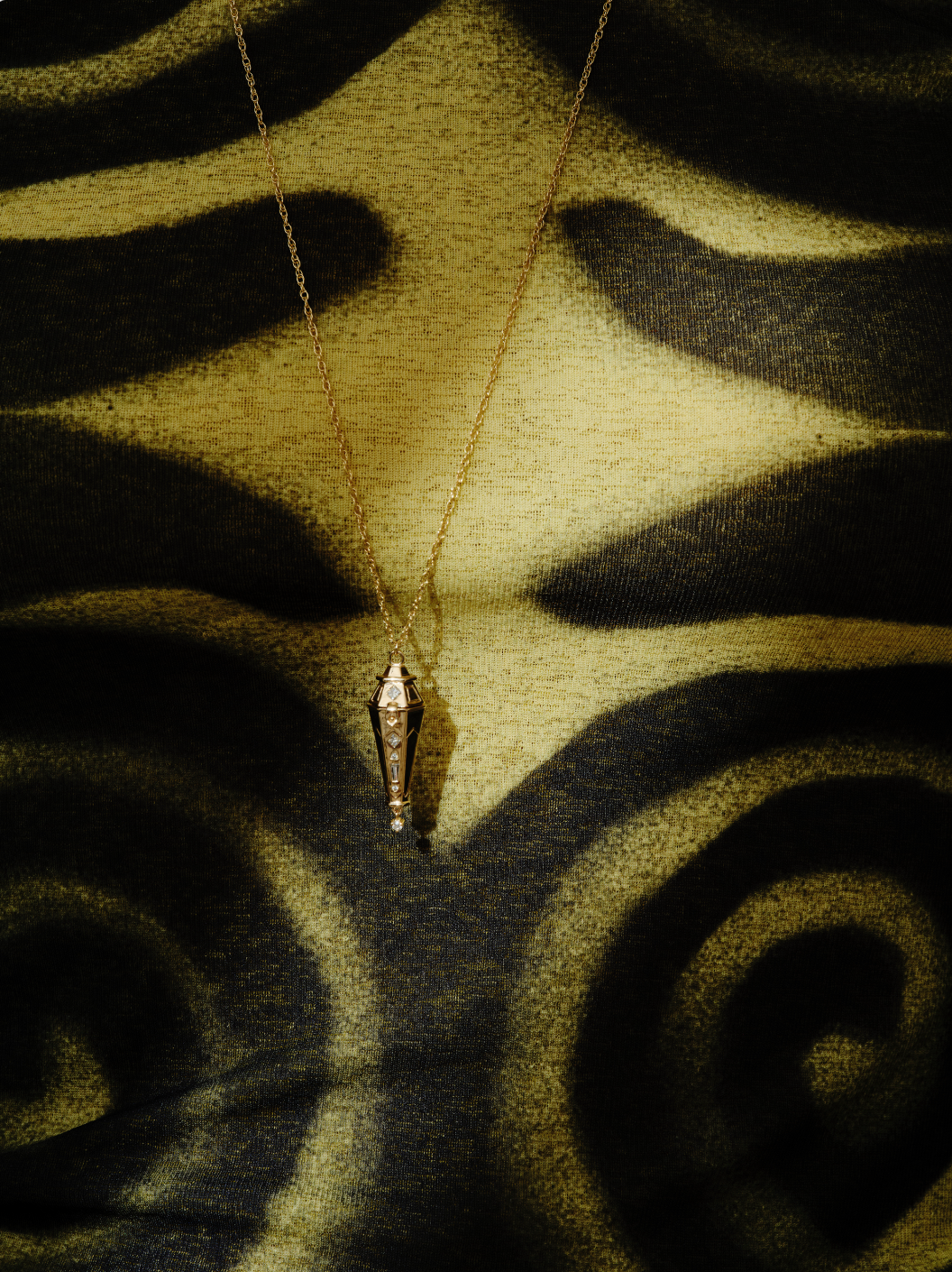 metier by tomfoolery: Dala Lucky Lantern Locket