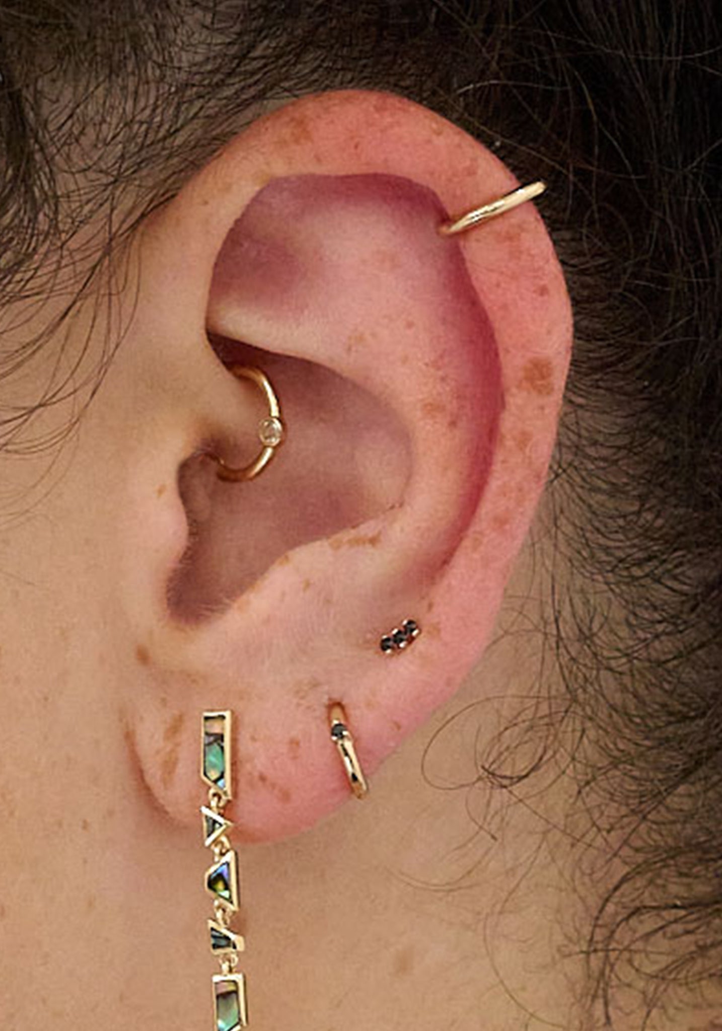 metier by tomfoolery: Daith Round Single Diamond Clicker