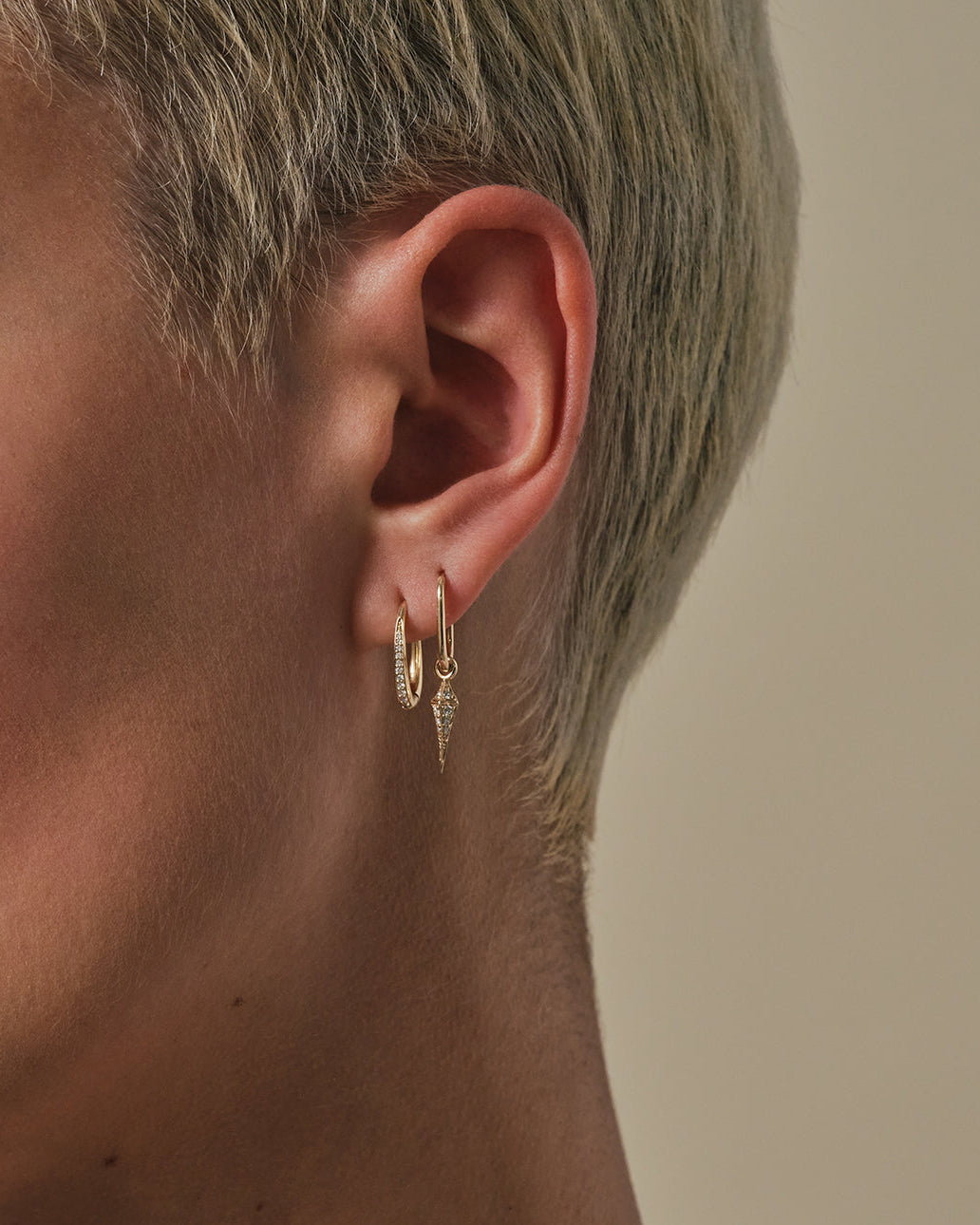 metier by tomfoolery pave point plaque on a midi clicker hoop